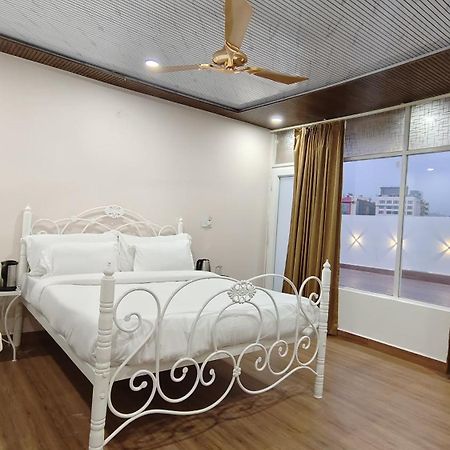 Hotel Golden Heritage Deluxe ジャイプール エクステリア 写真