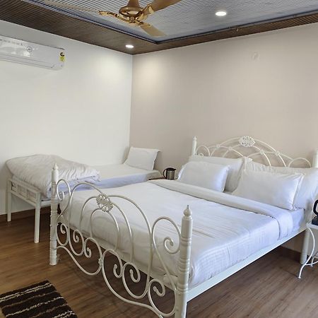 Hotel Golden Heritage Deluxe ジャイプール エクステリア 写真