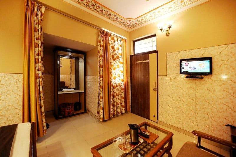 Hotel Golden Heritage Deluxe ジャイプール エクステリア 写真